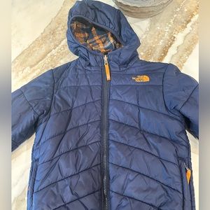 Boys reversible The north face winter jacket with hood size 7/8